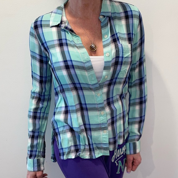 (85) SO Perfect Plaid Shirt - Picture 12 of 14